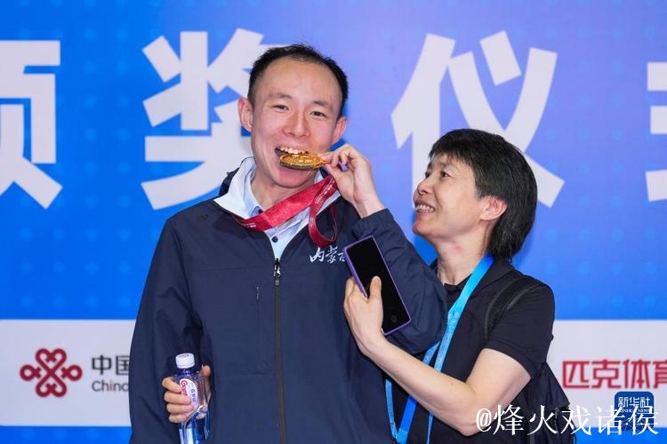 孙宇亮：自信闪耀特奥游泳赛场的少年