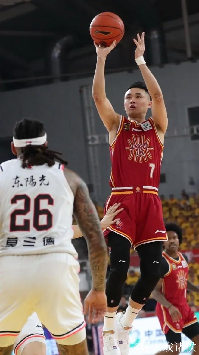 CBA俱乐部杯：张宁砍下21+7 山西汾酒力克广州朗肽海本